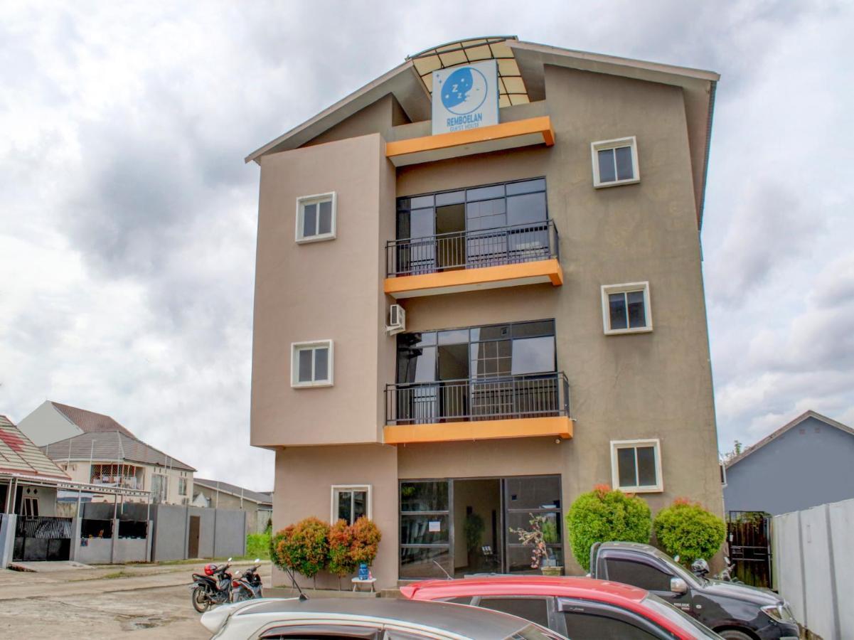 Oyo 90162 Remboelan Guest House Sungai Lutus Экстерьер фото